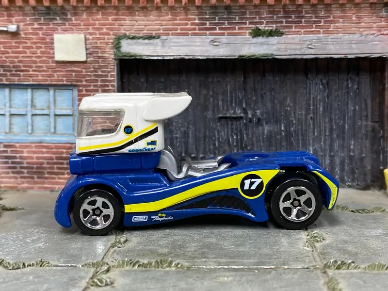 Loose Hot Wheels - Semi Fast Race Truck - Blue And White 17 1