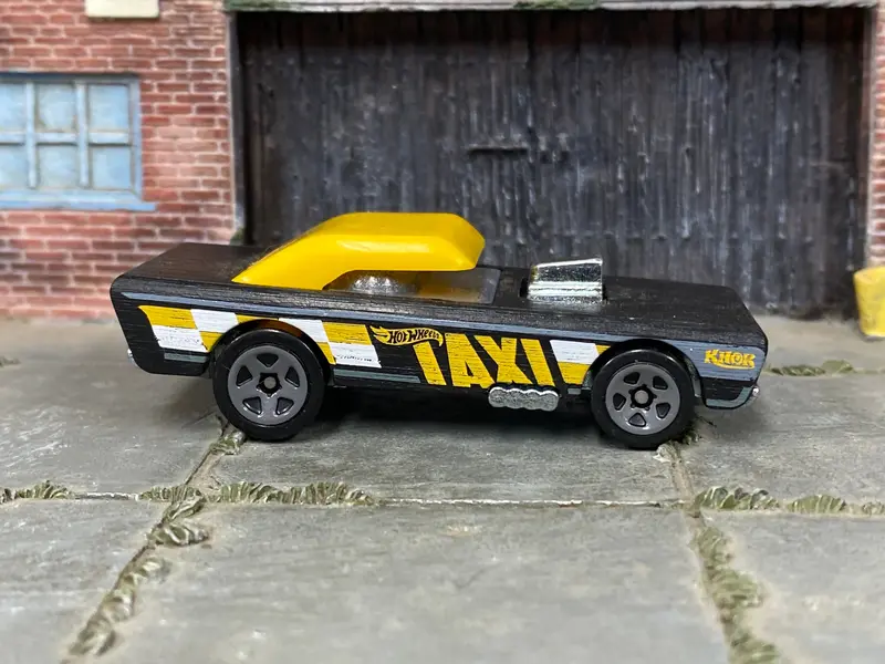 Loose Hot Wheels - Small Bloc Pine Wood Derby - Black And Yellow Taxi 1