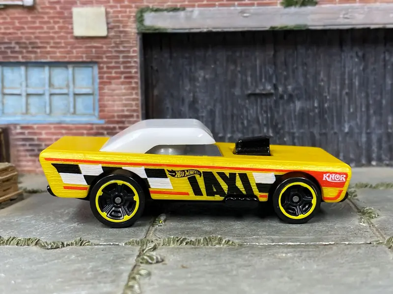 Loose Hot Wheels - Small Bloc Pine Wood Derby - Yellow Taxi 1