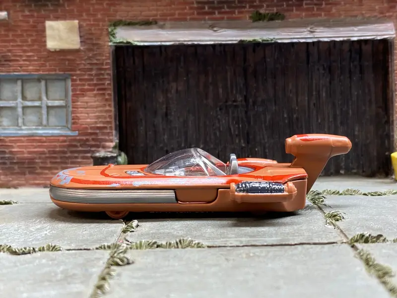 Loose Hot Wheels - Star Wars Luke Skywalkers Landspeeder - Brown And Gray 1