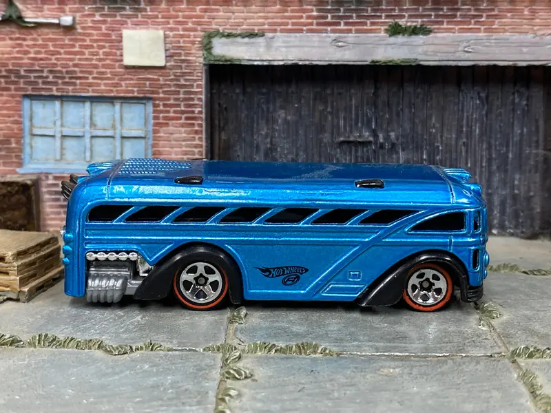 Loose Hot Wheels - Surfin School Bus - Blue With Redlines 1