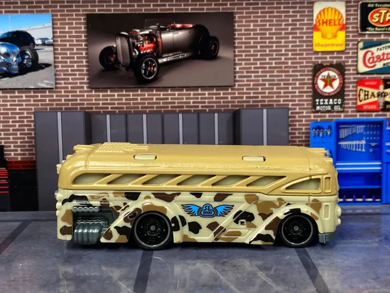 Loose Hot Wheels - Surfin School Bus - Brown Camo 1