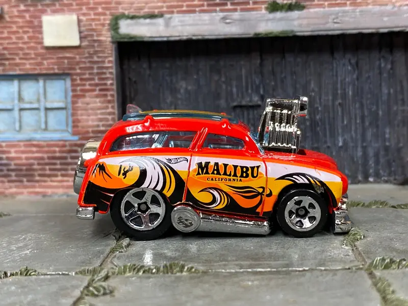 Loose Hot Wheels - Surf'n Turf Surf Wagon - Red 1
