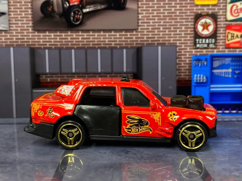 Loose Hot Wheels - Time Attaxi - Red, Yellow And Black 1