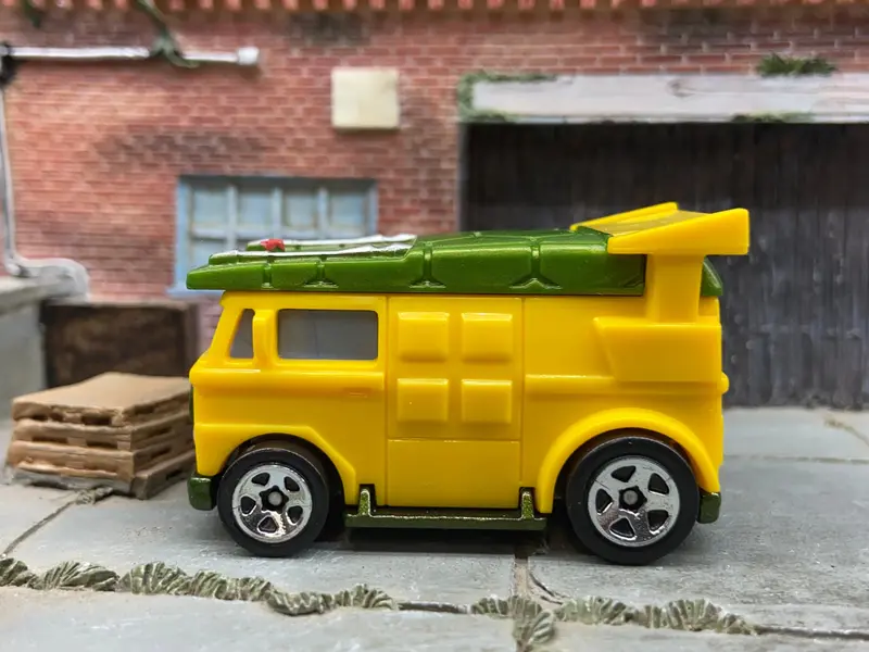 Loose Hot Wheels - Tmnt Party Van Teenage Mutant Ninja Turtle Van - Green And Yellow 1