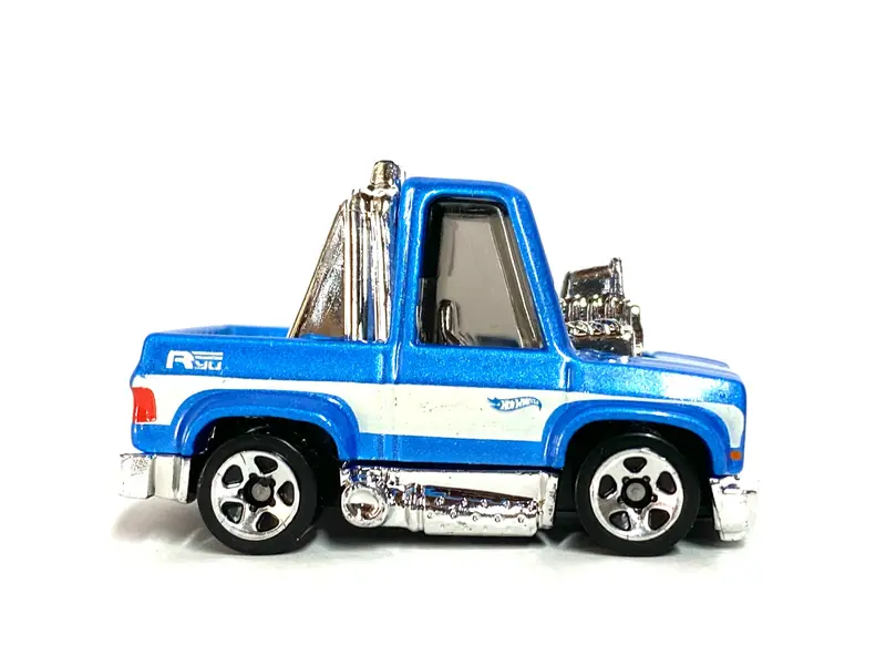 Loose Hot Wheels - Toon'd 1983 Chevy Silverado - Blue And White 1