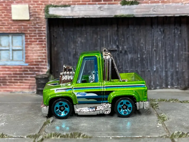Loose Hot Wheels - Toon'd 1983 Chevy Silverado - Green 1