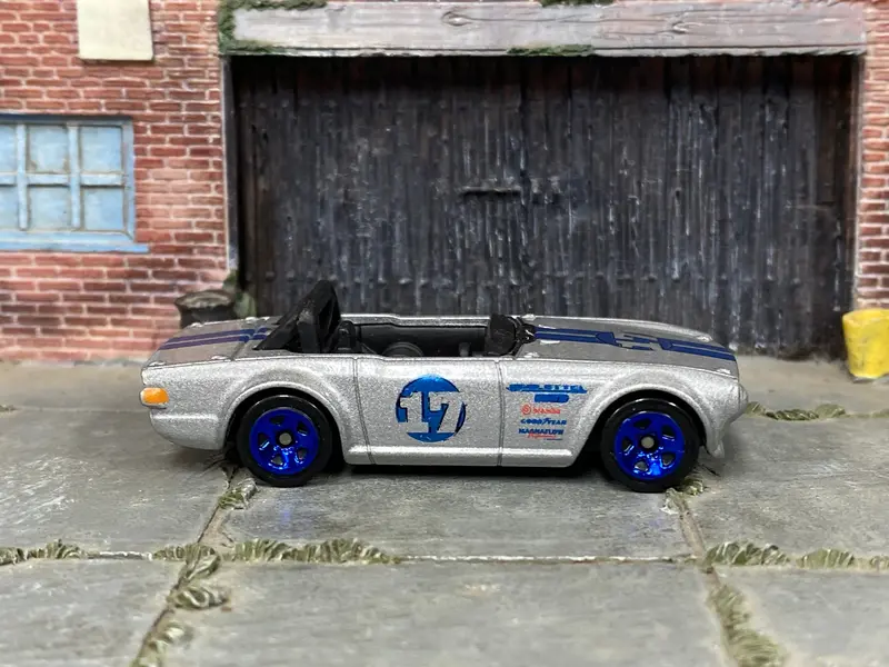 Loose Hot Wheels - Triumph Tr6 - Silver And Blue 17 1