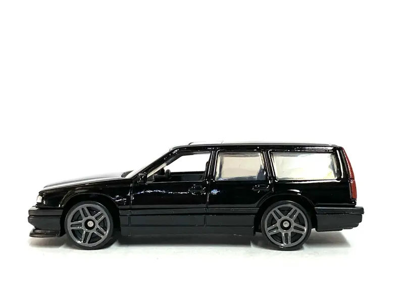 Loose Hot Wheels - Volvo 850 Estate - Black 1