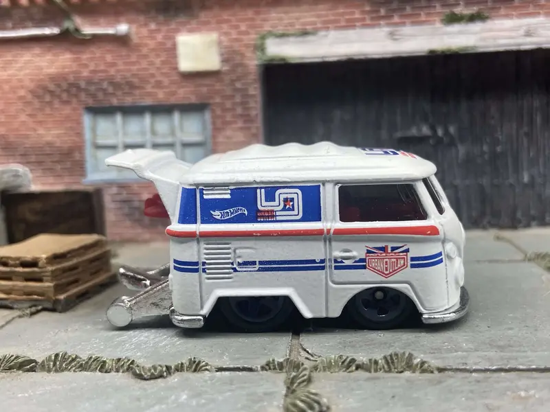 Loose Hot Wheels - Vw Kool Kombi Van - Urban Outlaw Red White And Blue Livery 1