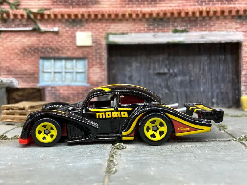 Loose Hot Wheels: Vw Volkswagen Kafer Racer Race Car Dressed In Momo Black, Red And Yellow Livery 1