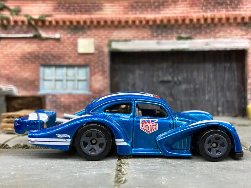 Loose Hot Wheels: Vw Volkswagen Kafer Racer Race Car Dressed In Urban Outlaw Blue Livery 1