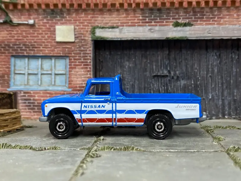 Loose Matchbox - 1962 Nissan Junior Mini Truck - Blue And White 1