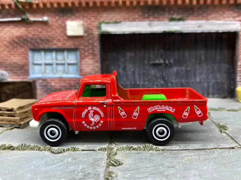 Loose Matchbox - 1962 Nissan Junior Mini Truck - Red, White And Green 1
