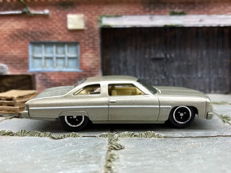 Loose Matchbox - 1975 Chevrolet Caprice Classic - Gold 1