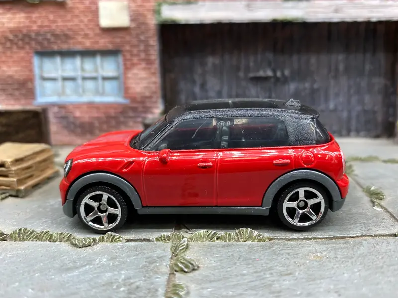 Loose Matchbox - 2011 Mini Copper Countryman - Red 1