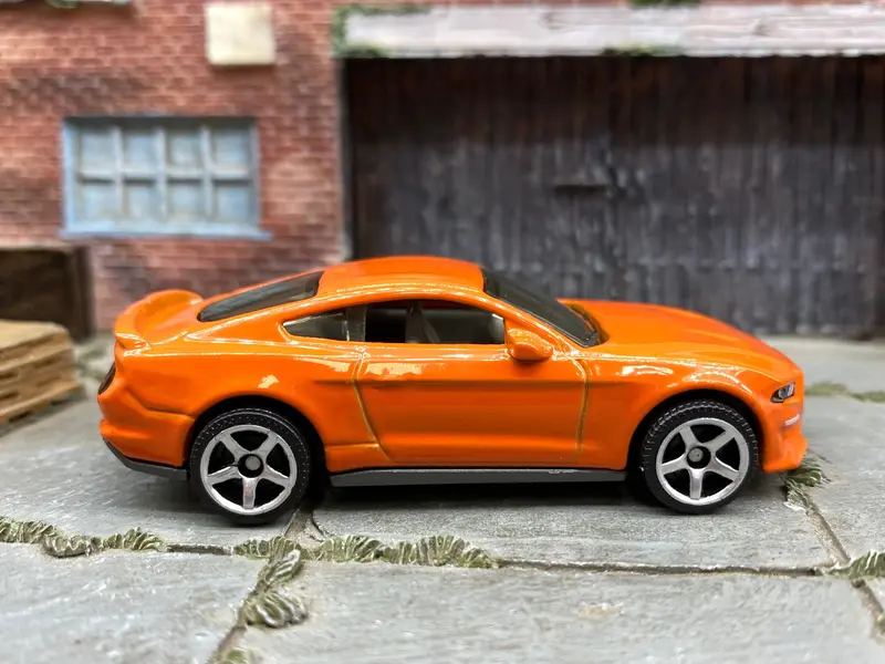 Loose Matchbox - 2019 Ford Mustang Coupe - Orange 1