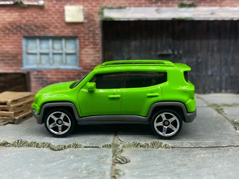 Loose Matchbox - 2019 Jeep Renegade 4X4 - Bright Green 2