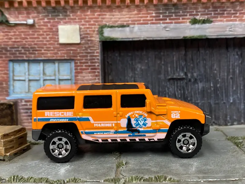 Loose Matchbox - Hummer H2 Suv Concept - Orange Ocean Rescue 1