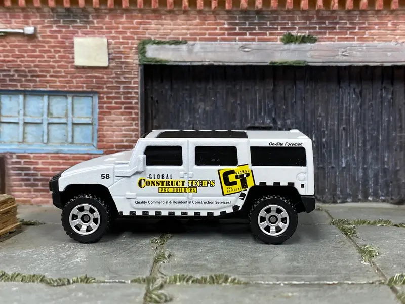Loose Matchbox - Hummer H2 Suv Concept - White And Black Construction 1