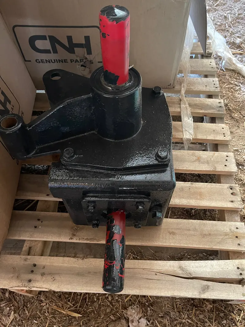 New Holland Bevel Gearbox, 84368918 1