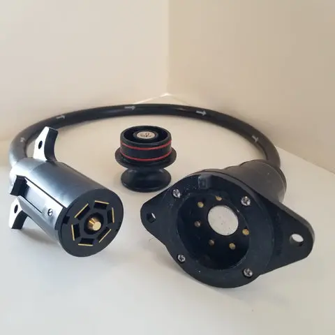 R7 Female Socket With 7 Blade Rv Male Adapter 1