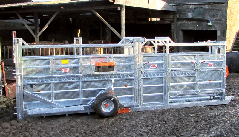 Ritchie Mobile Cattle Chute - 310G 1