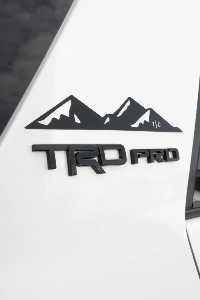 Tactilian Universal Mountain Range Magnet 1