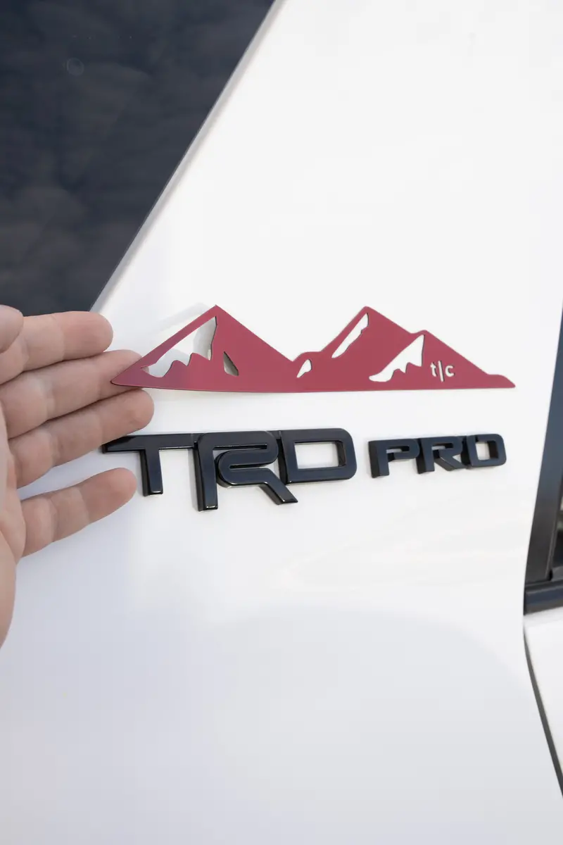 Tactilian Universal Mountain Range Magnet 3