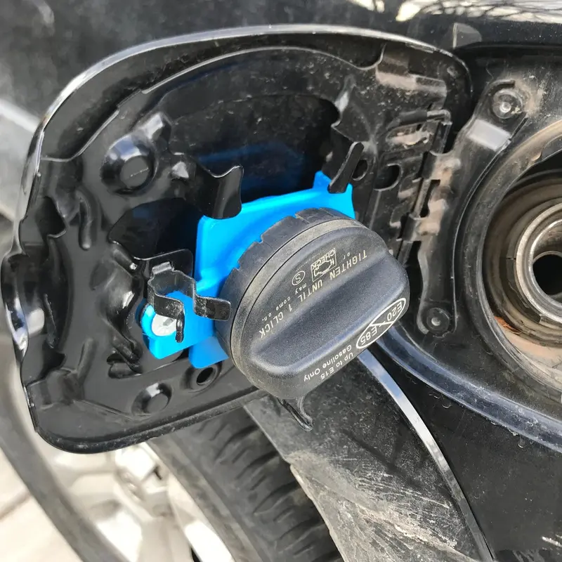 Threaded Gas Holder For 4Runner (2010-2024) 1