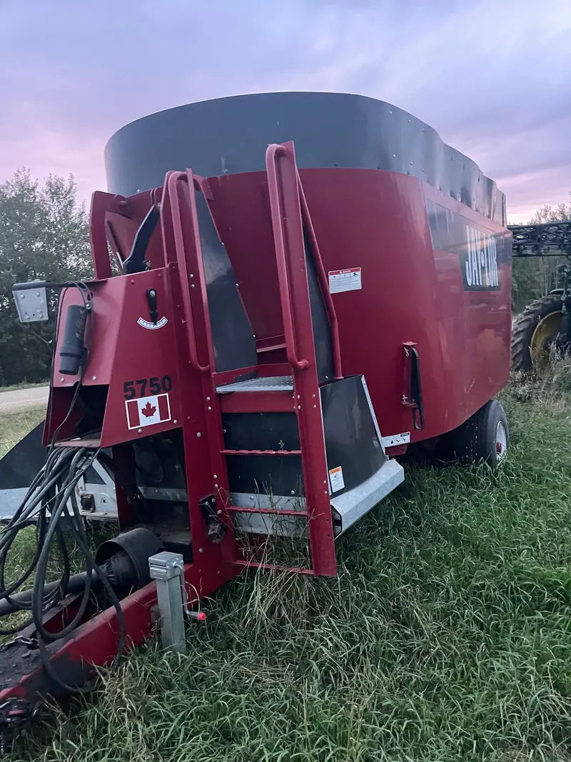 Used 2018 5750 Jaylor Feed Mixer Wagon. 1